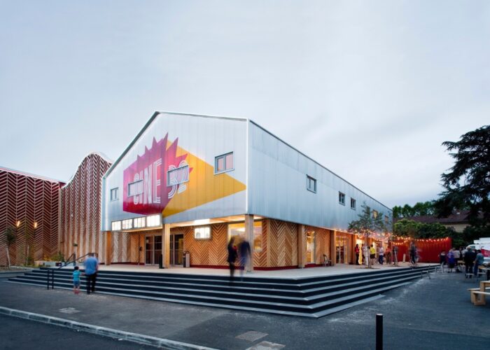 Cine 32 (Large)