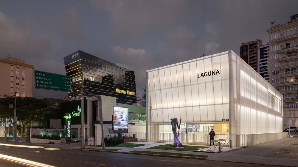 Galeria Laguna – Perfecta Integración del Sistema de Fachadas de Danpal por Estudio 41 Architects